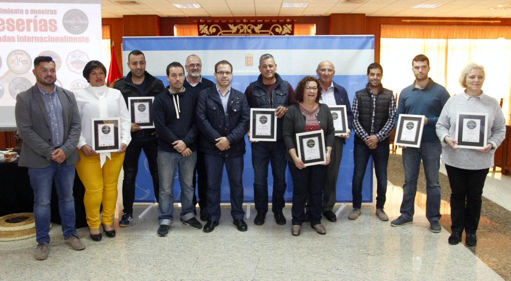 El Cabildo celebra un acto de reconocimiento a las queserías lanzaroteñas premiadas en el concurso 'World Cheese Awards 2016'