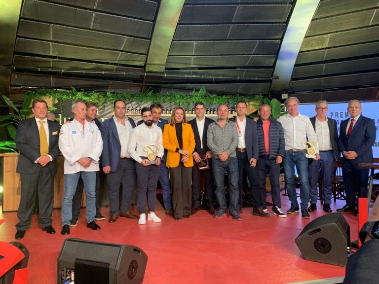 La presidenta del Cabildo, María Dolores Corujo, al frente de la delegación de Lanzarote