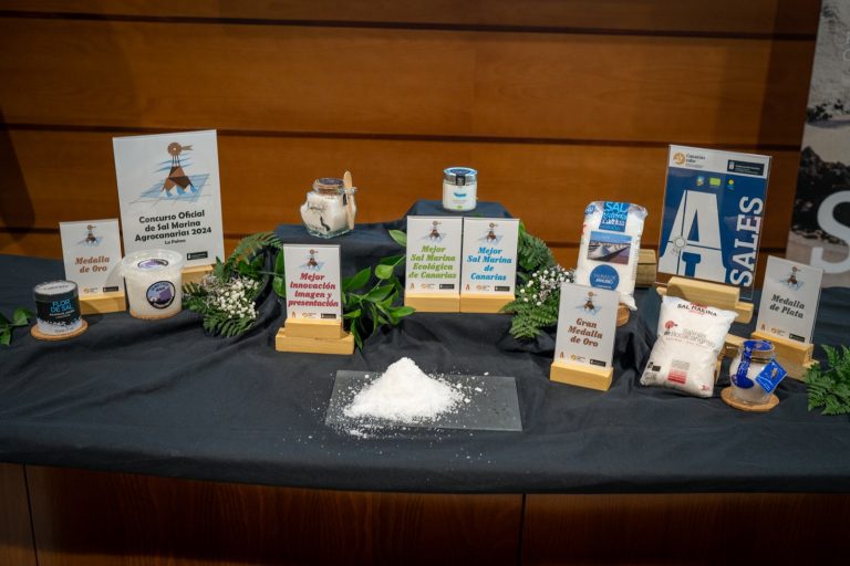 comerenlanzarote.com La sal marina de Salinas de Janubio, en el cuadro de honor de Agrocanarias'24