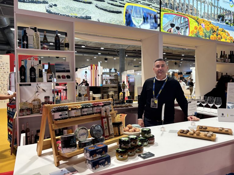 comerenlanzarote.com Oswaldo Betancort, presidente del Cabildo de Lanzarote, en el stand de Lanzarote en Madrid Fusión
