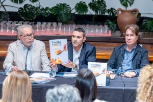 La primera edición del libro ‘Cocina Tradicional de Lanzarote’ está a punto de agotarse