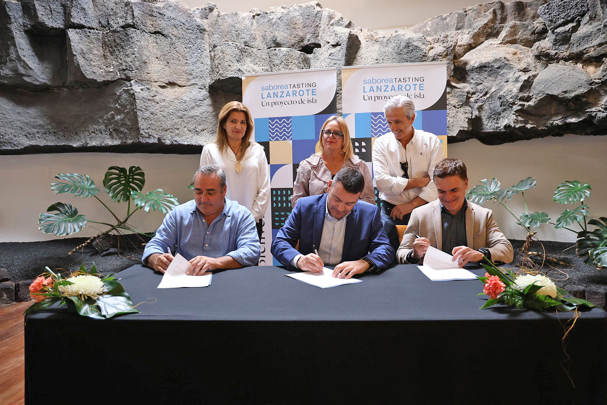 Comerenlanzarote.com Firma de convenio para el Festival Enogastronómico