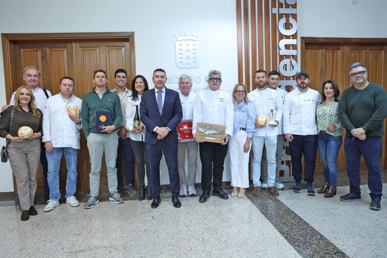 Comerenlanzarote.com Parte del talento gastronómico insular, recibidos en el Cabildo