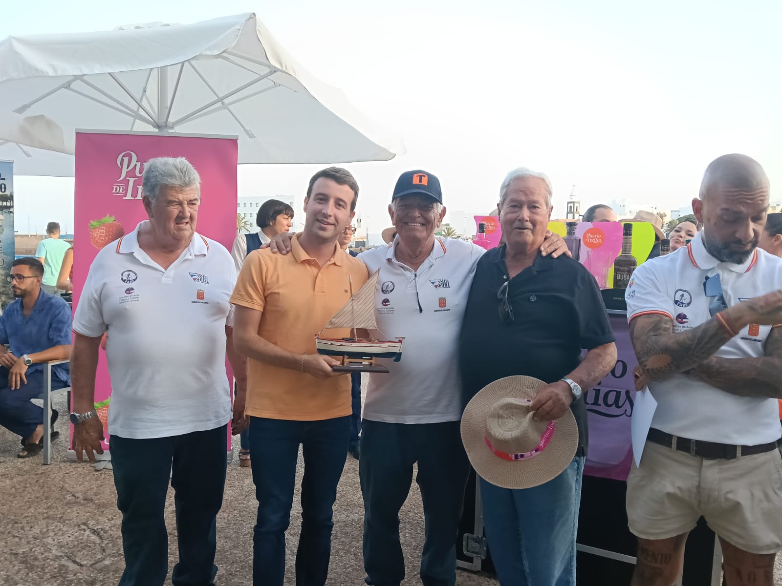 Comerenlanzarote.com Gin-Tonic solidario en la Casa del Miedo de Arrecife