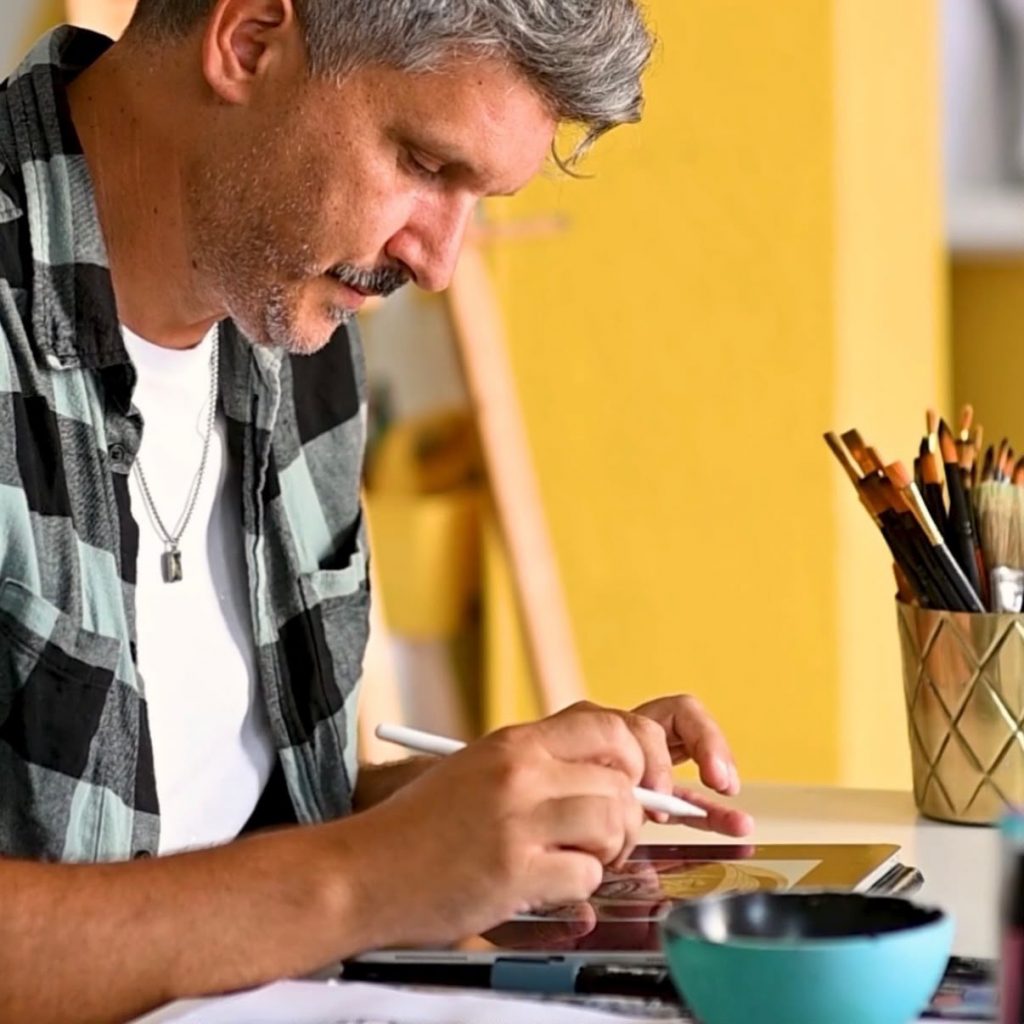 comerenlanzarote.com Iván T. confeccionando uno de los diseños