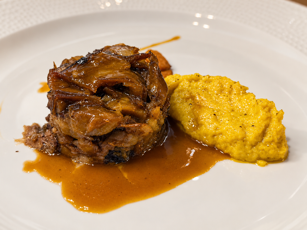 comerenlanzarote.com Royal de cordero Pelibuey, batata asada, millo tostado, demi-glace de su propio caldo
